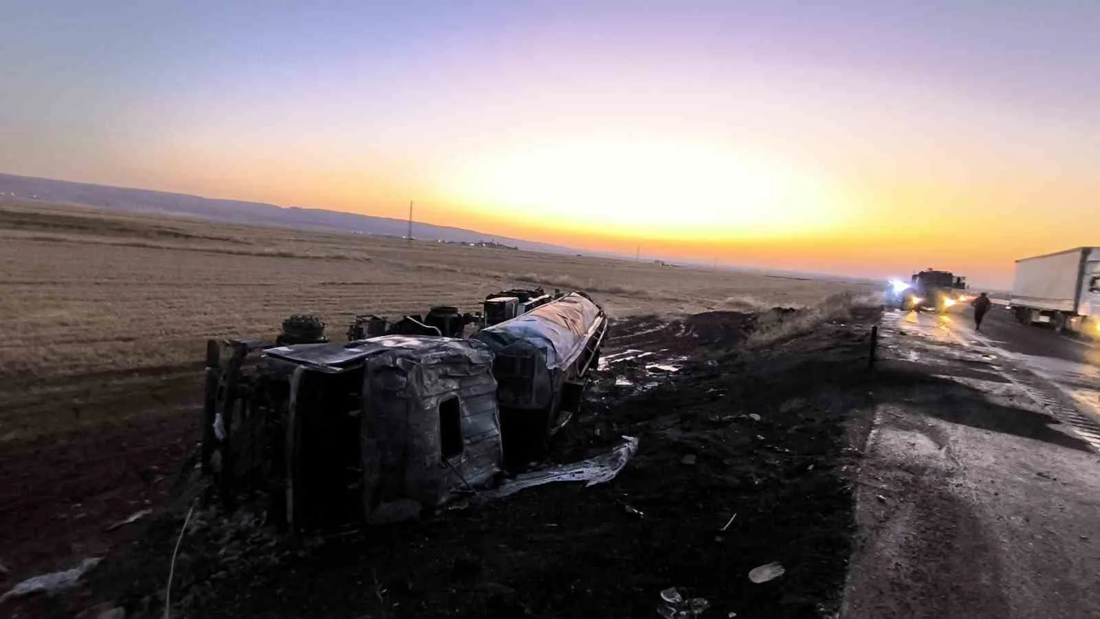 Mardin’de mazot yüklü tanker yandı