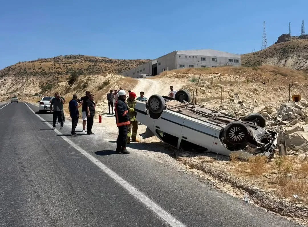 Mardin’de otomobil takla attı: 2 yaralı