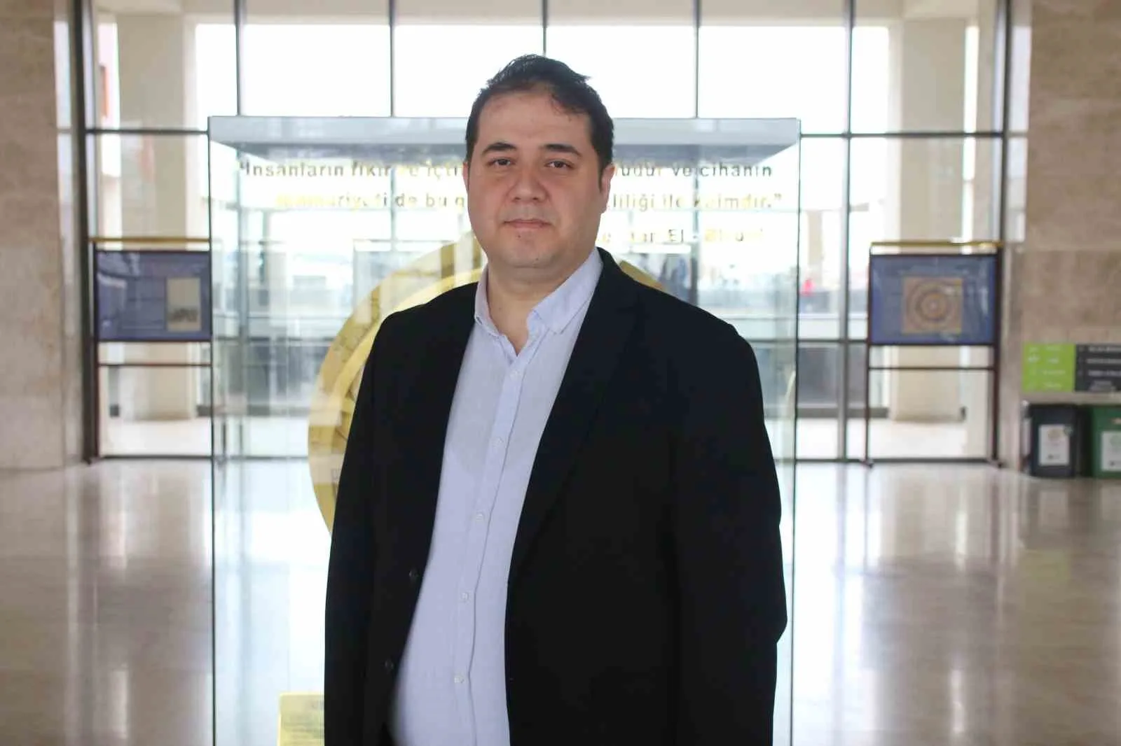 Masa başında uzun saatler geçirenler için "mikro hareket" önerisi