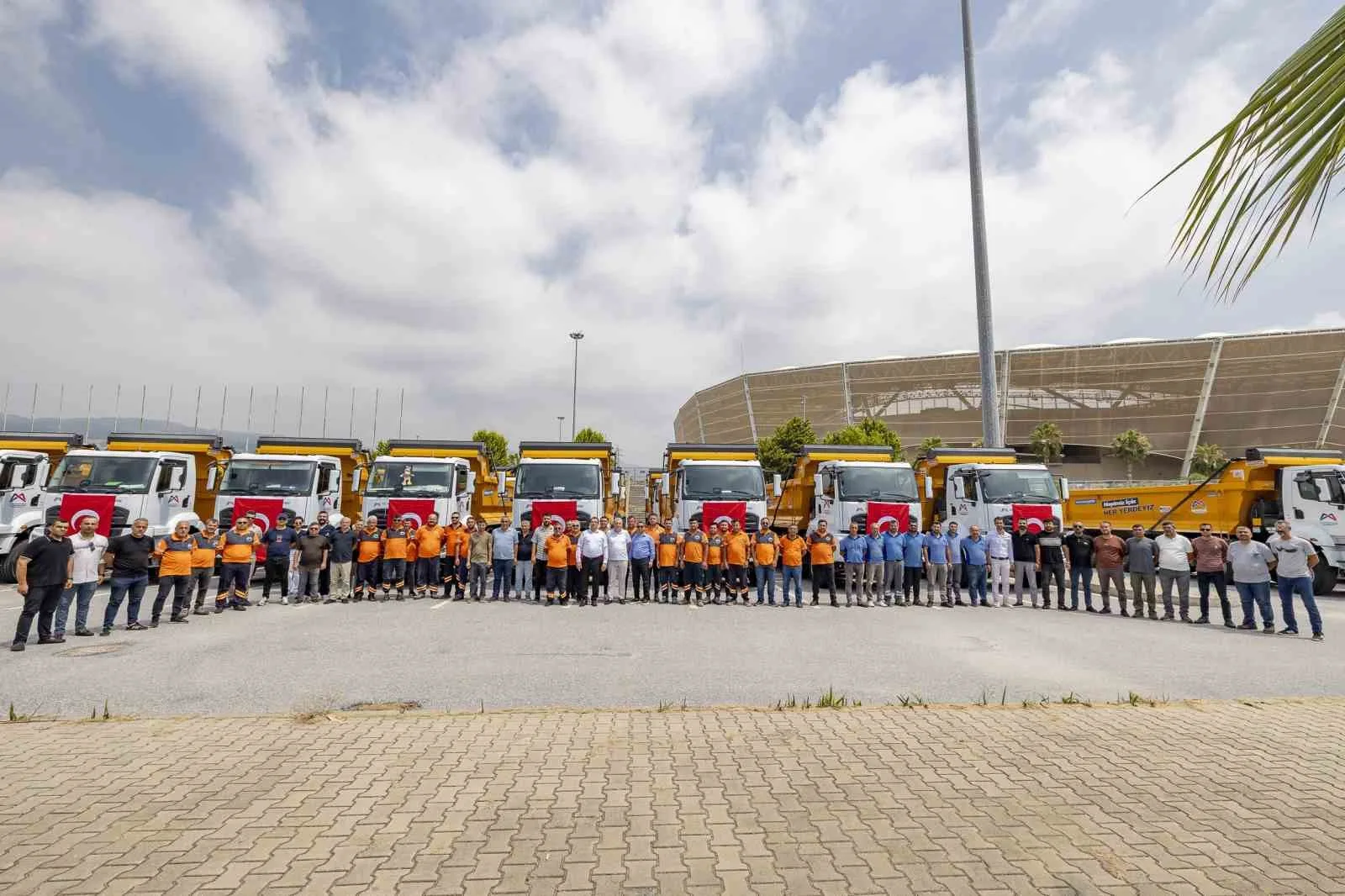 Mersin Büyükşehir Belediyesi araç filosunu güçlendiriyor