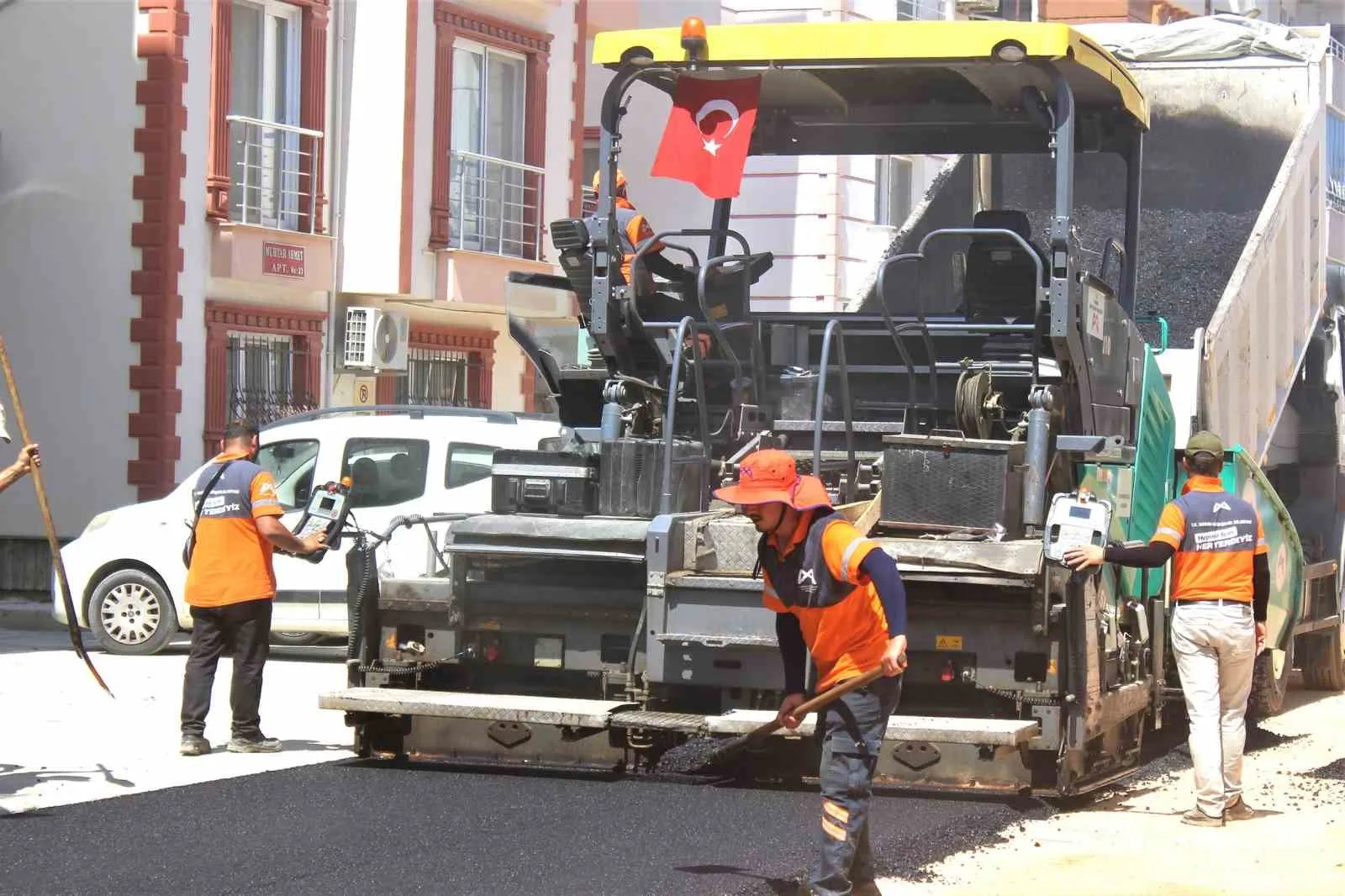 Mersin’de iki önemli güzergahta asfalt çalışması