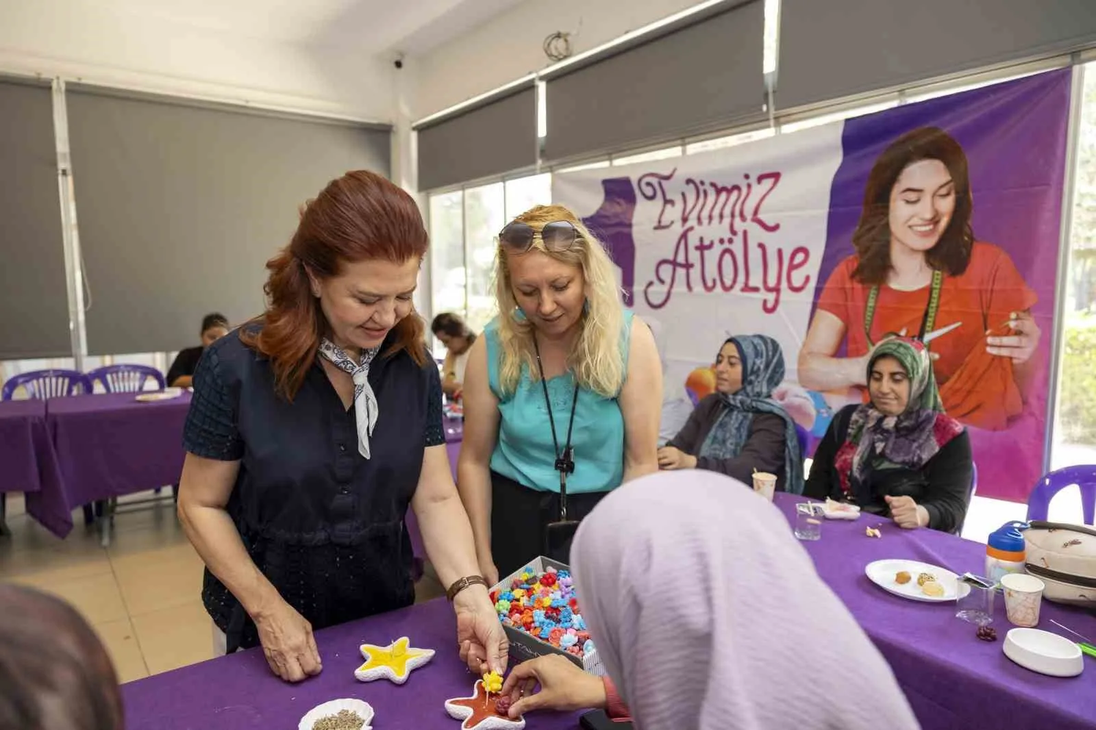 Mersin’de kadınlar mum yapımını öğreniyor