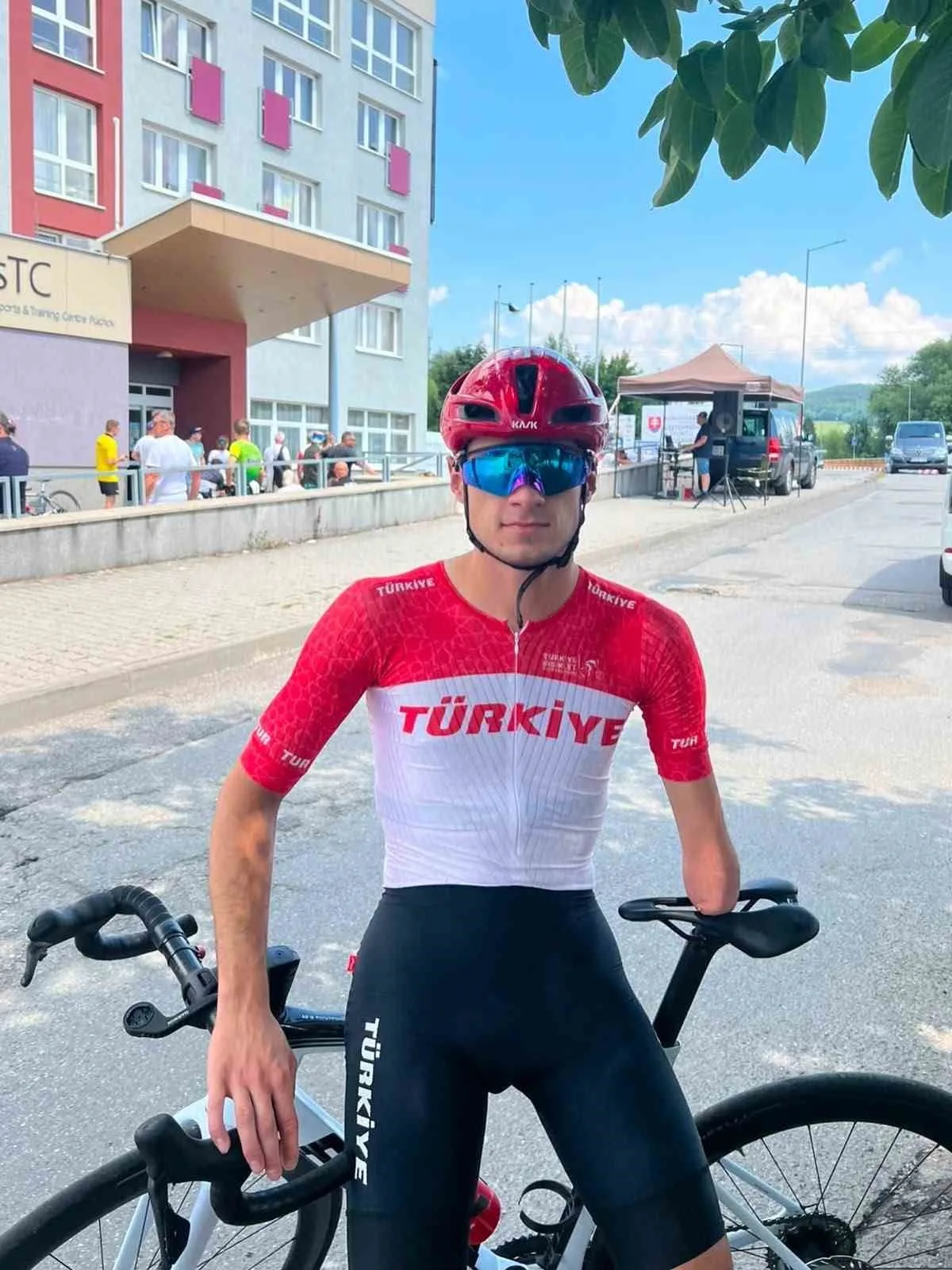 Milli bisikletçi Mehmet Keskin Slovakya’da sahne aldı