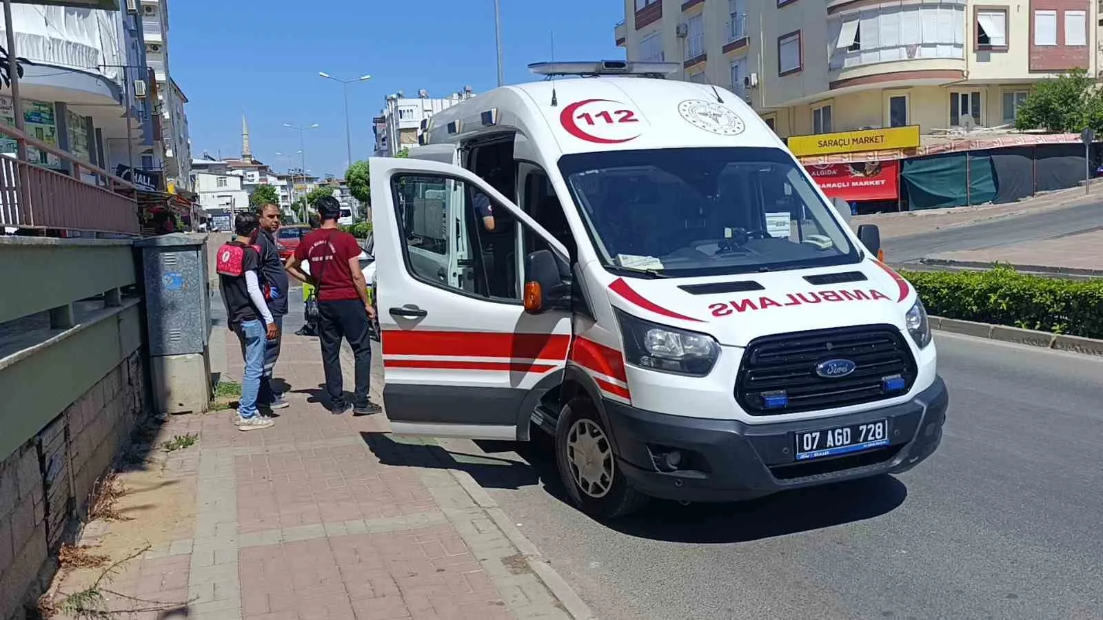 Motosiklet ile otomobil çarpıştı: 2 yaralı