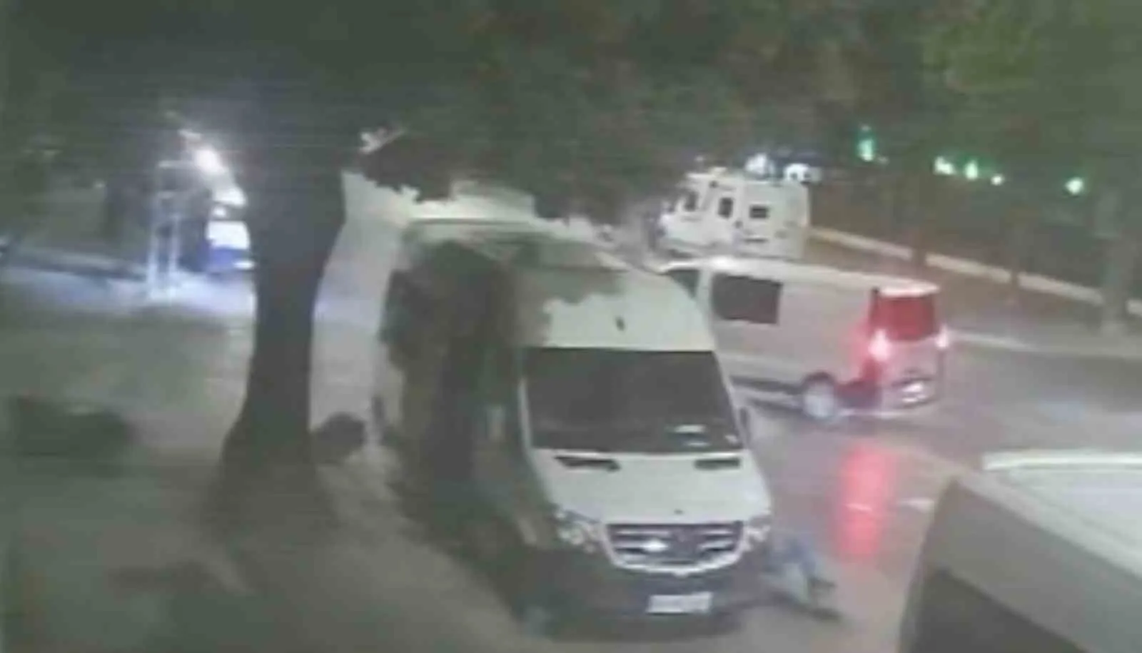 Motosiklet sürücülerinin ağır yaralandığı kazanın güvenlik kamerası ortaya çıktı