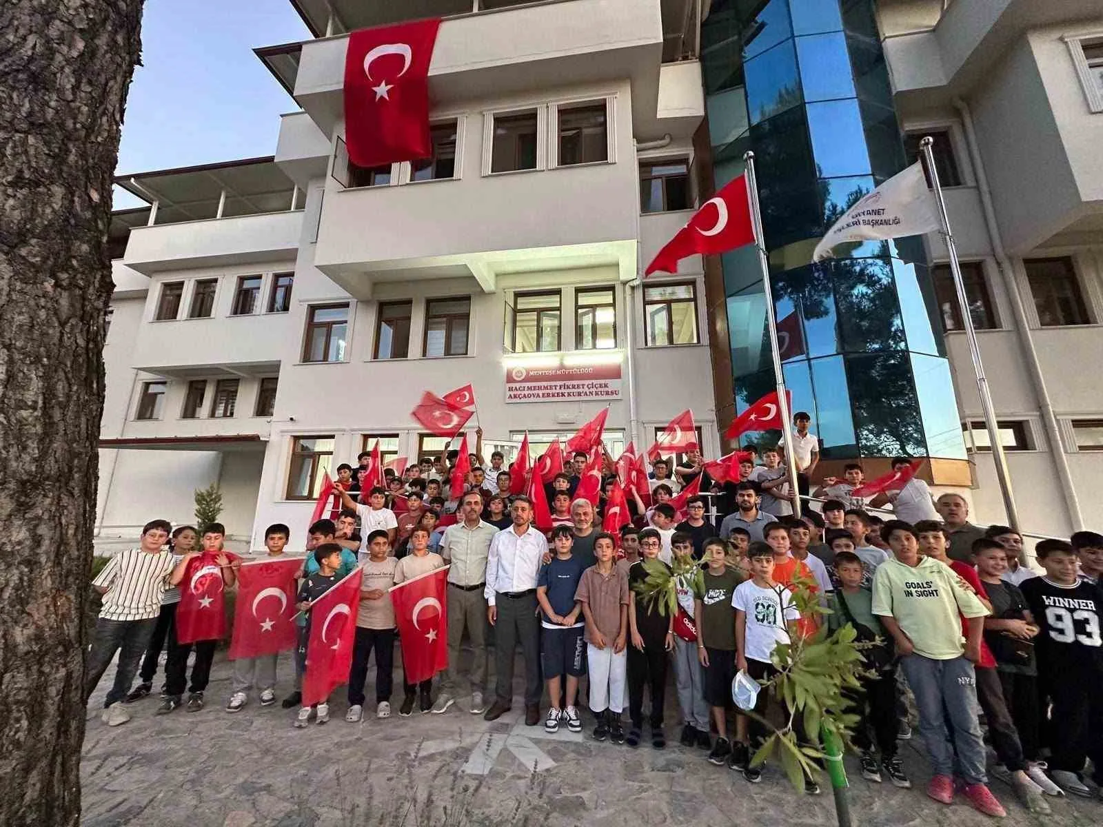 Muğla’da genç Yıldızlardan Gazze’ye destek ve şehitlere vefa yürüyüşü