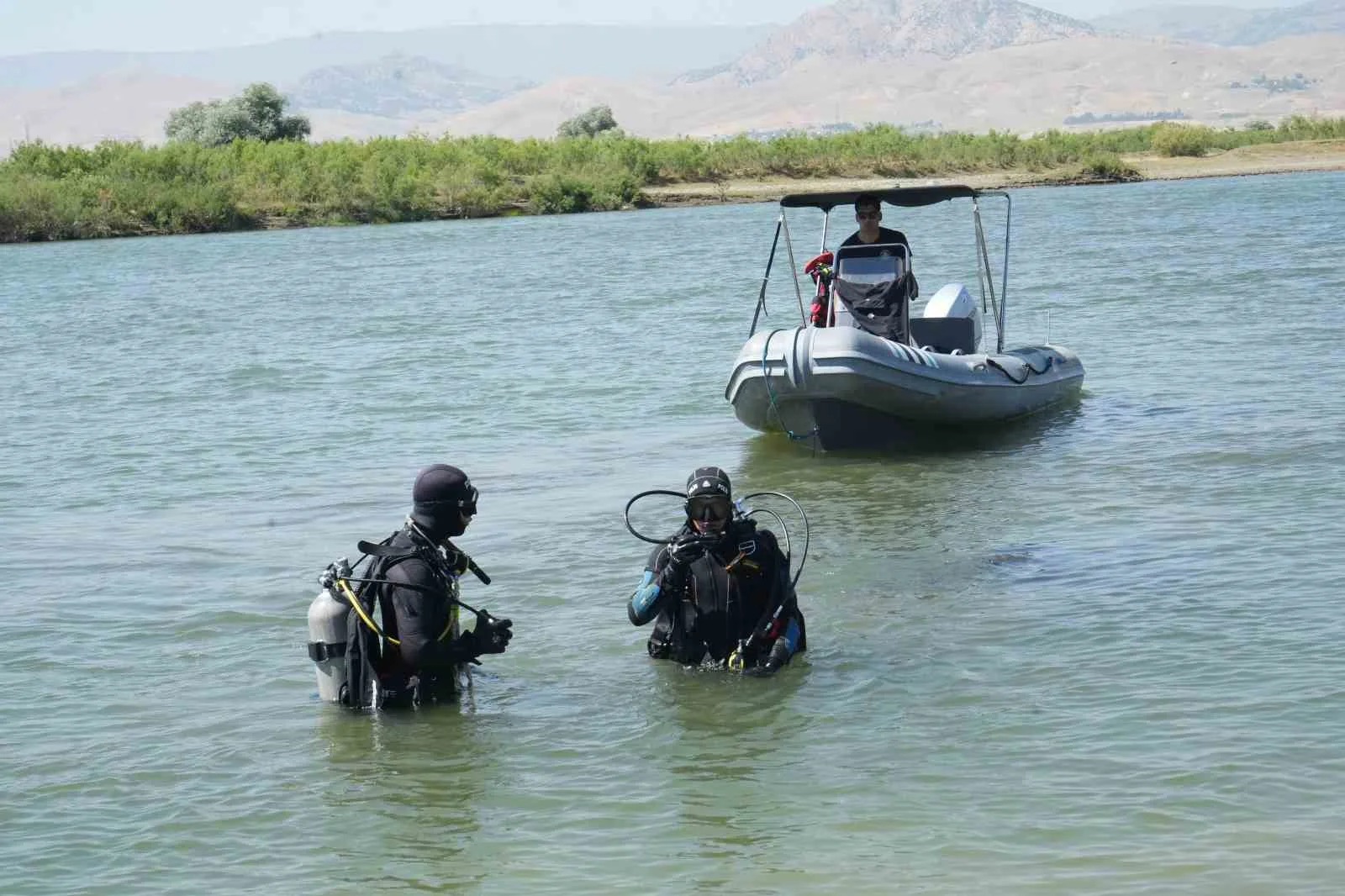 Murat Nehri’nde kaybolan Berat’ı arama çalışmaları 5’inci gününde