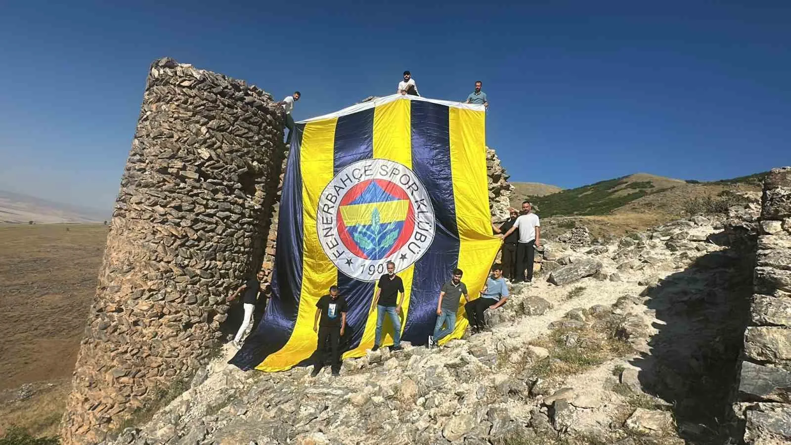 Muş’ta Dünya Fenerbahçeliler Günü Haspet Kalesi’nde kutlandı