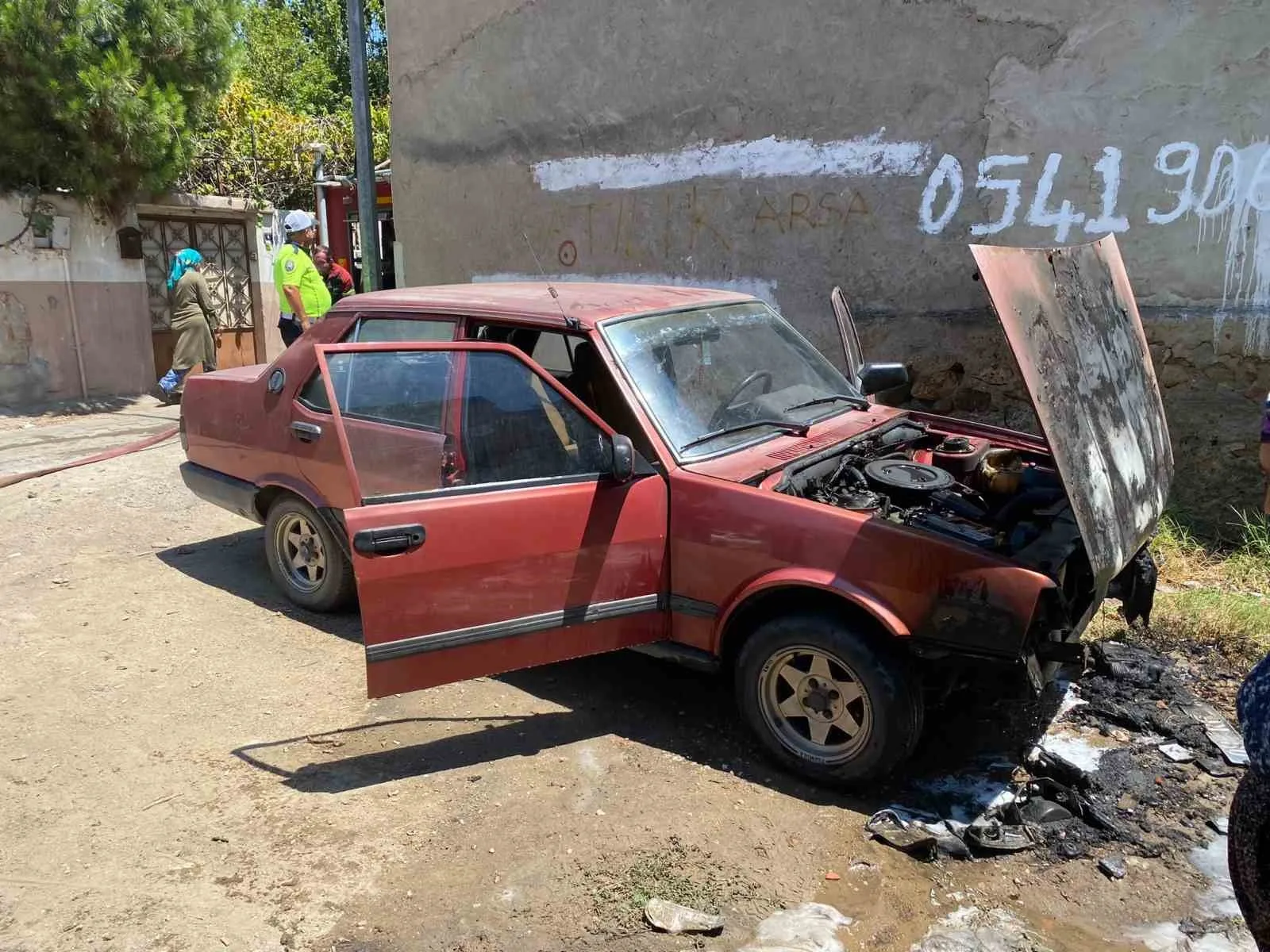 Nazilli’de otomobil yangını, araç kullanılamaz hale geldi