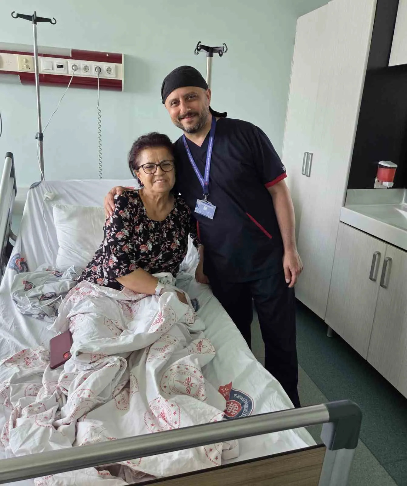 Öğrencisi profesör oldu, 29 yıl sonra öğretmenini ameliyat ederek sağlığına kavuşturdu