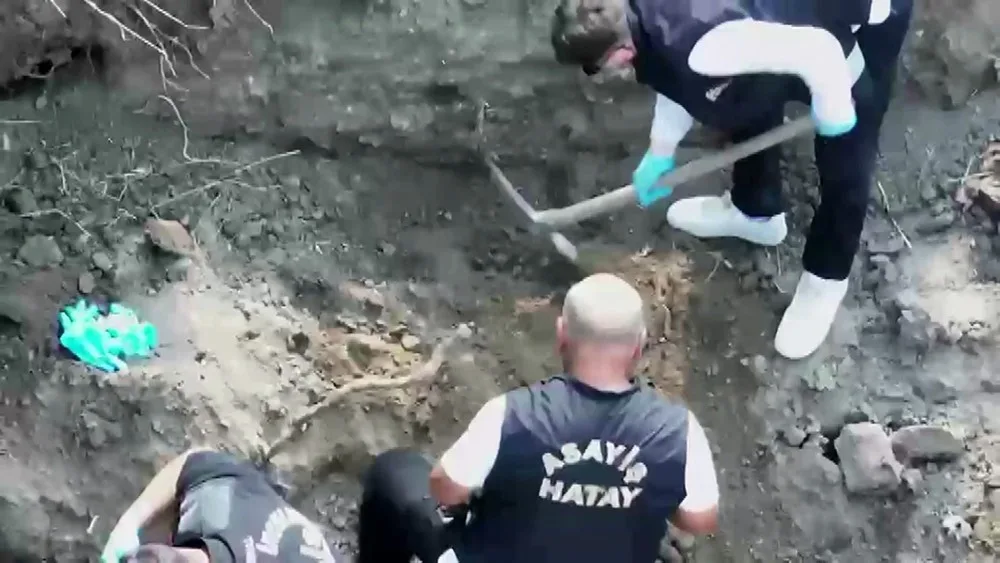 Öldürülüp bahçeye gömülen kadının cesedi ve katilleri 14 yıl sonra bulundu