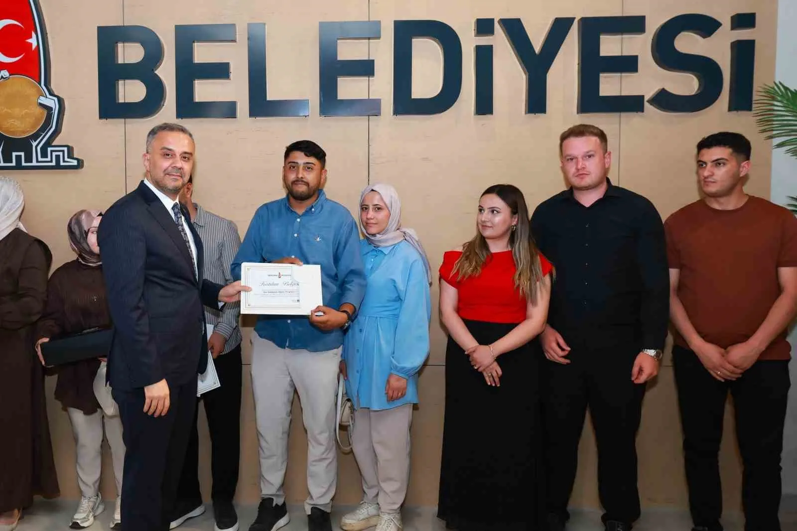 Onikişubat Belediyesi Evlilik Okulu’nun ilk mezunları sertifikalarını aldı