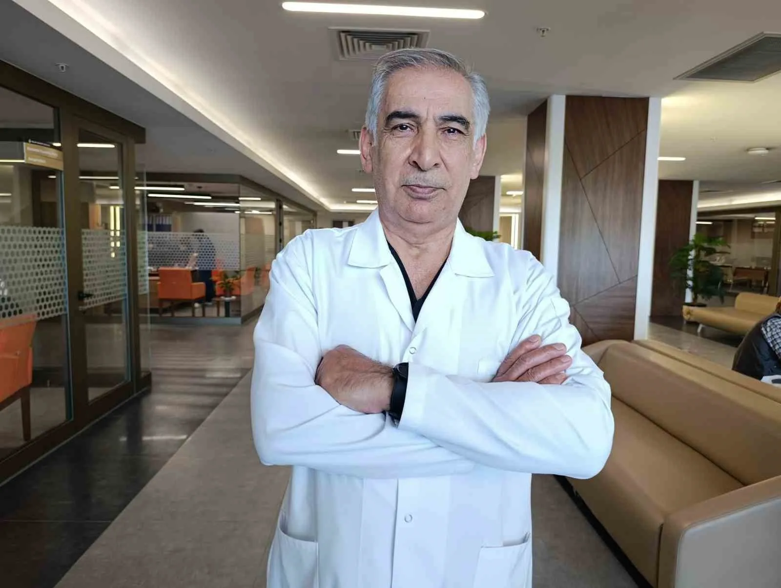 Op. Dr. Atlı: "Ebola, iç ve dış organlarda kanamalarla seyreden bir hastalık"