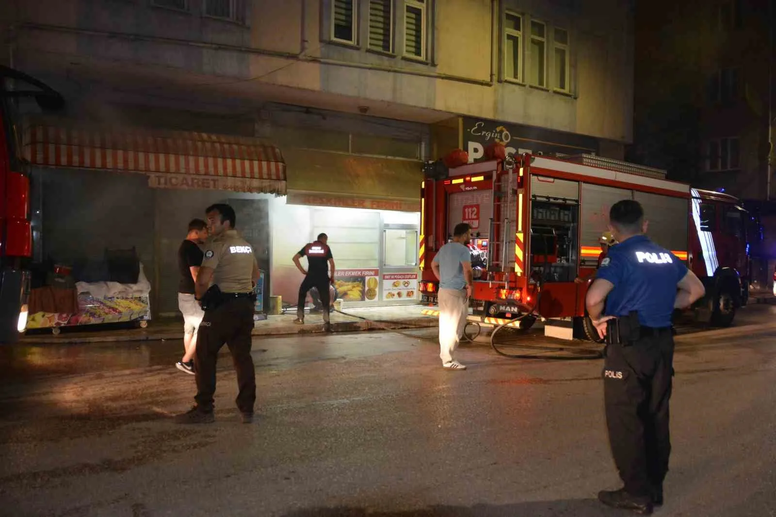 Ordu’da yanan fındık kabuğu çuvalı iş yerini dumana boğdu