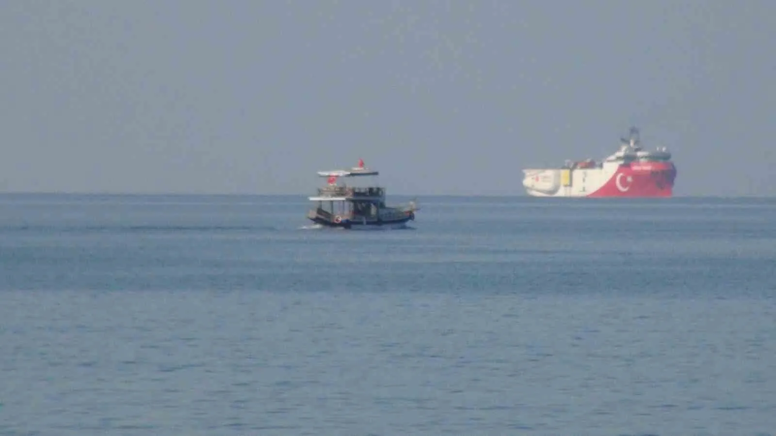 Oruç Reis Sismik Araştırma Gemisi Mersin Taşucu açıklarına demirledi