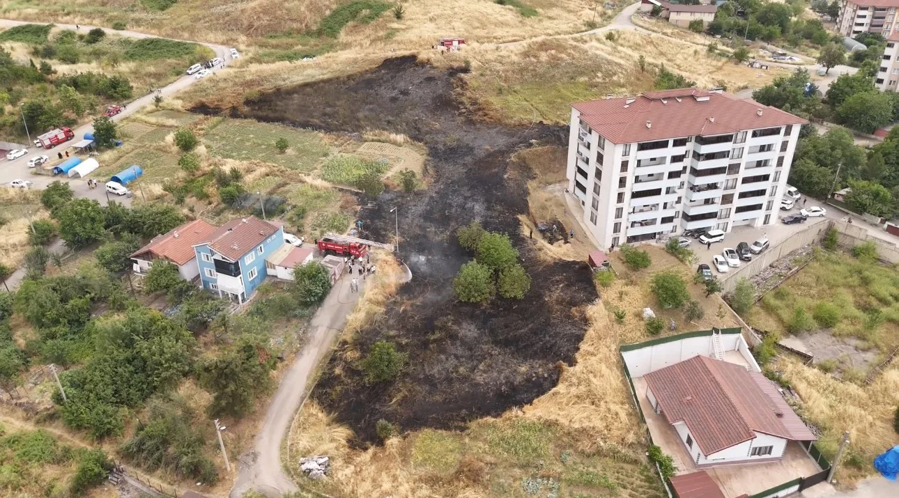 Otluk alanda çıkan yangın yerleşim yerlerine sıçramadan söndürüldü