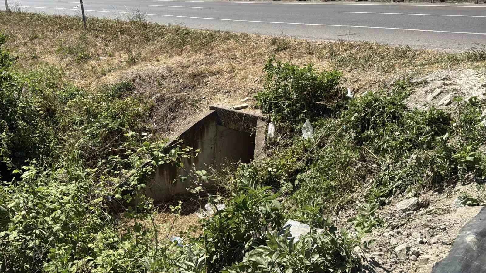 Otomobil menfeze uçtu: Anne ile kızı hayatını kaybetti, sürücü yaralandı