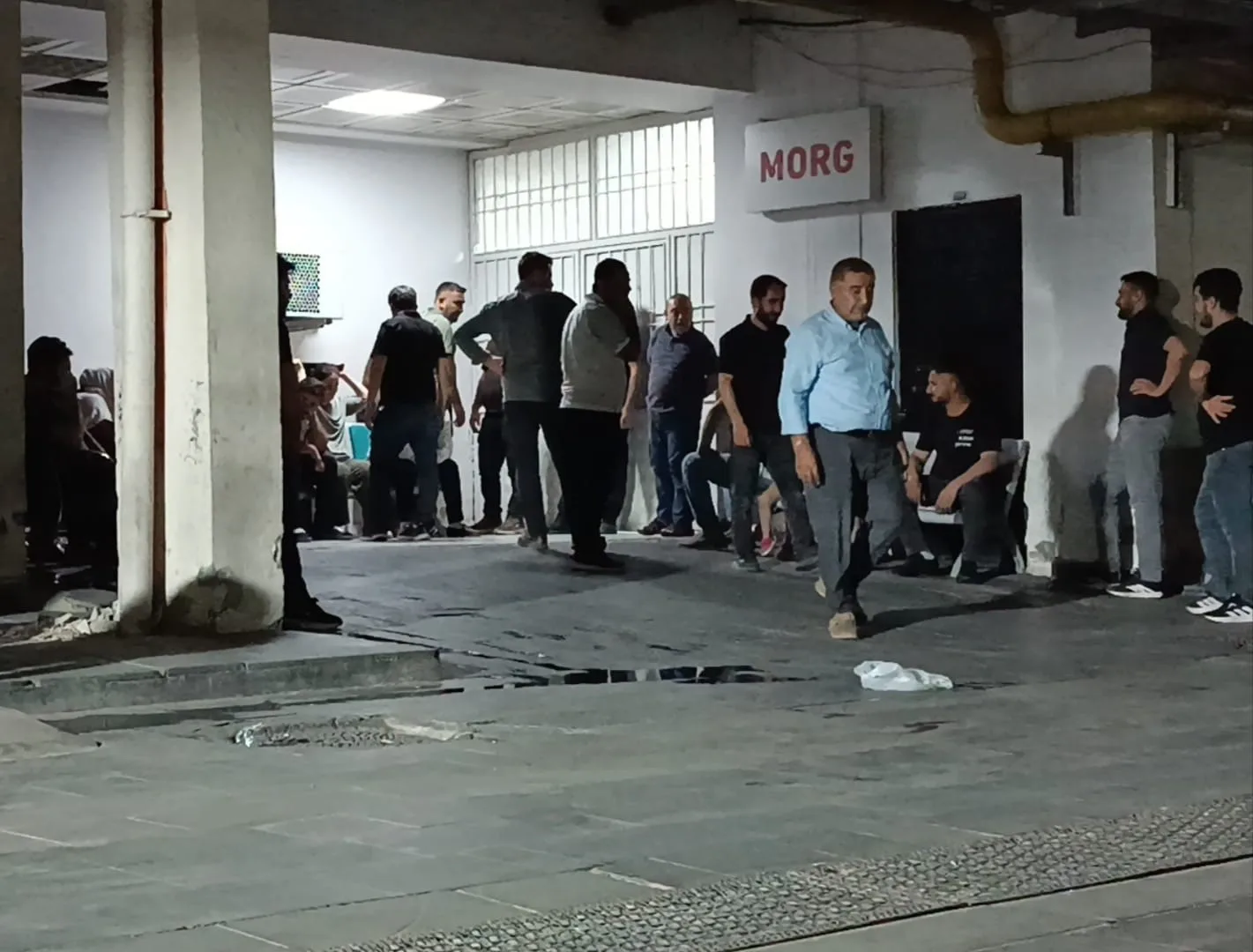 Otomobilin camından sarkan 19 yaşındaki genç hayatını kaybetti