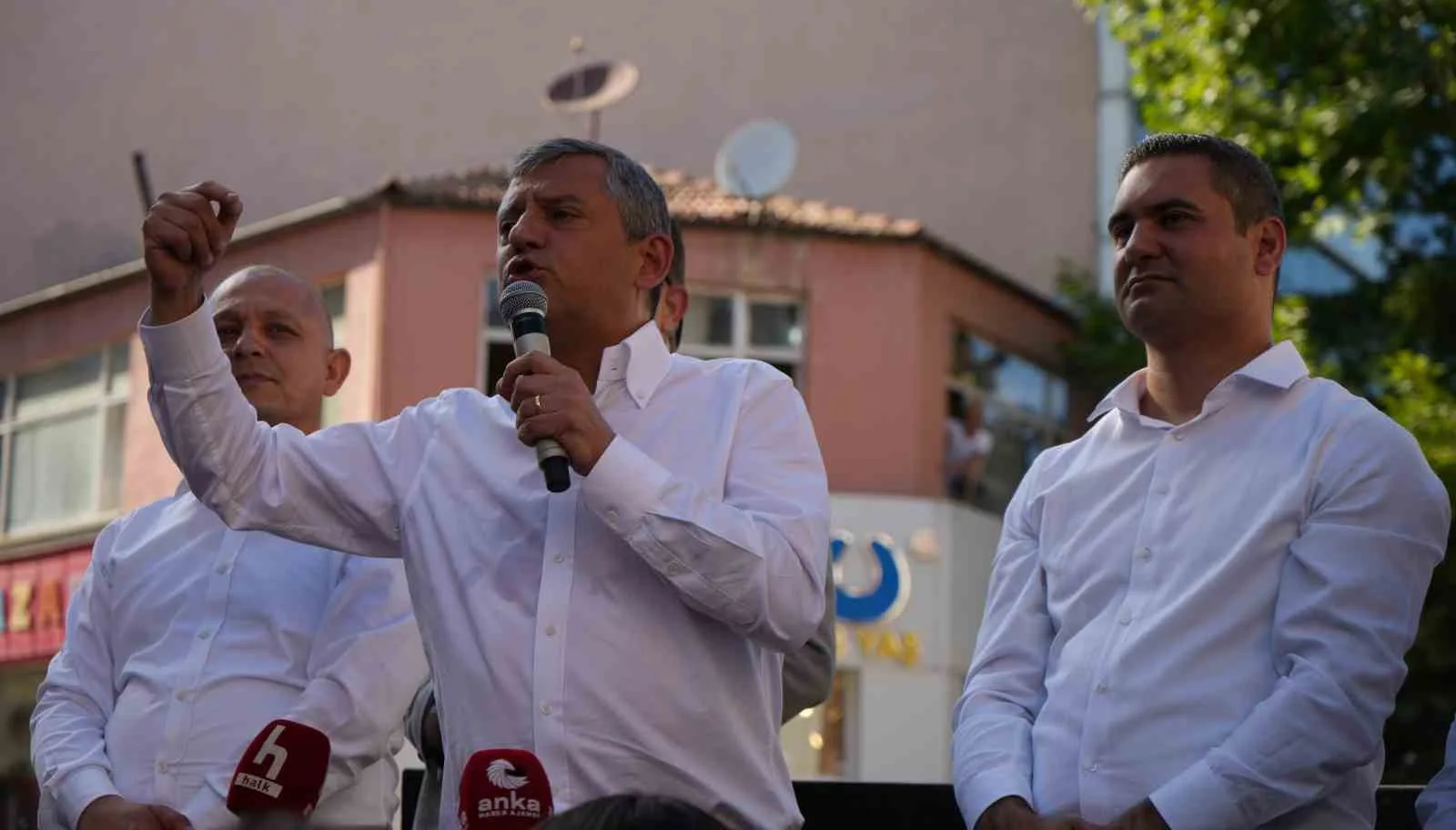 Özgür Özel’den yeni parti sinyali: "Ya partimizi geri alacağız ya yeni bir yol açacağız"