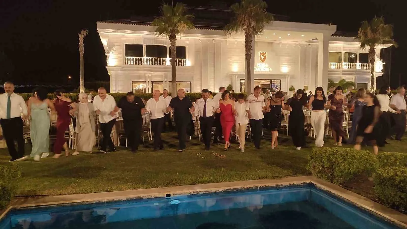 Pamukkale’deki düğünde Karadeniz rüzgârı esti