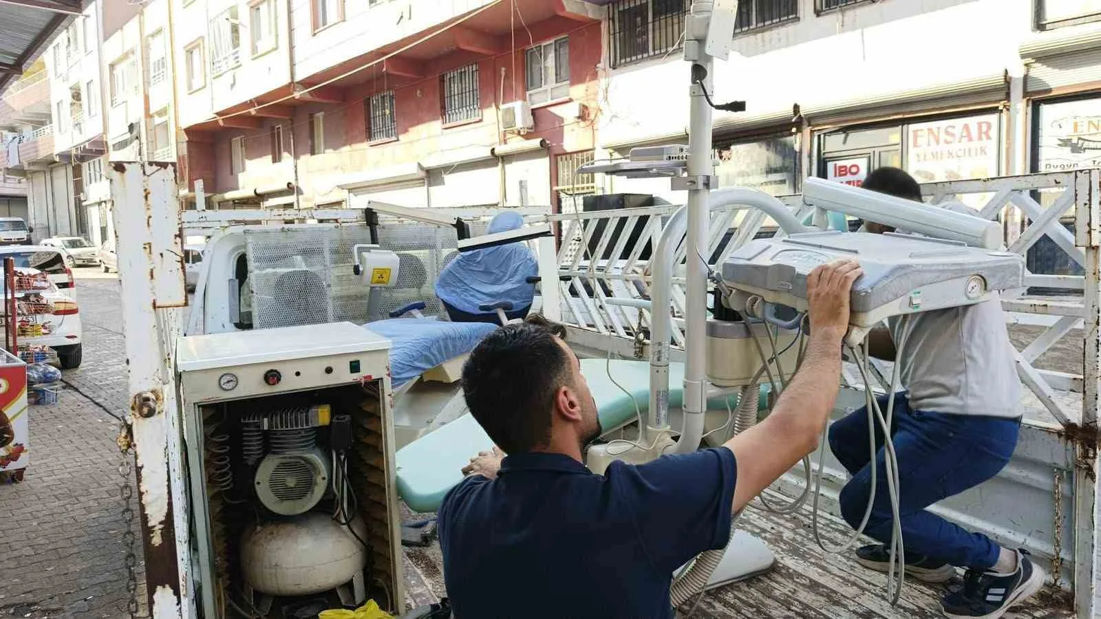 Ruhsatsız 2 diş merkezi mühürlendi
