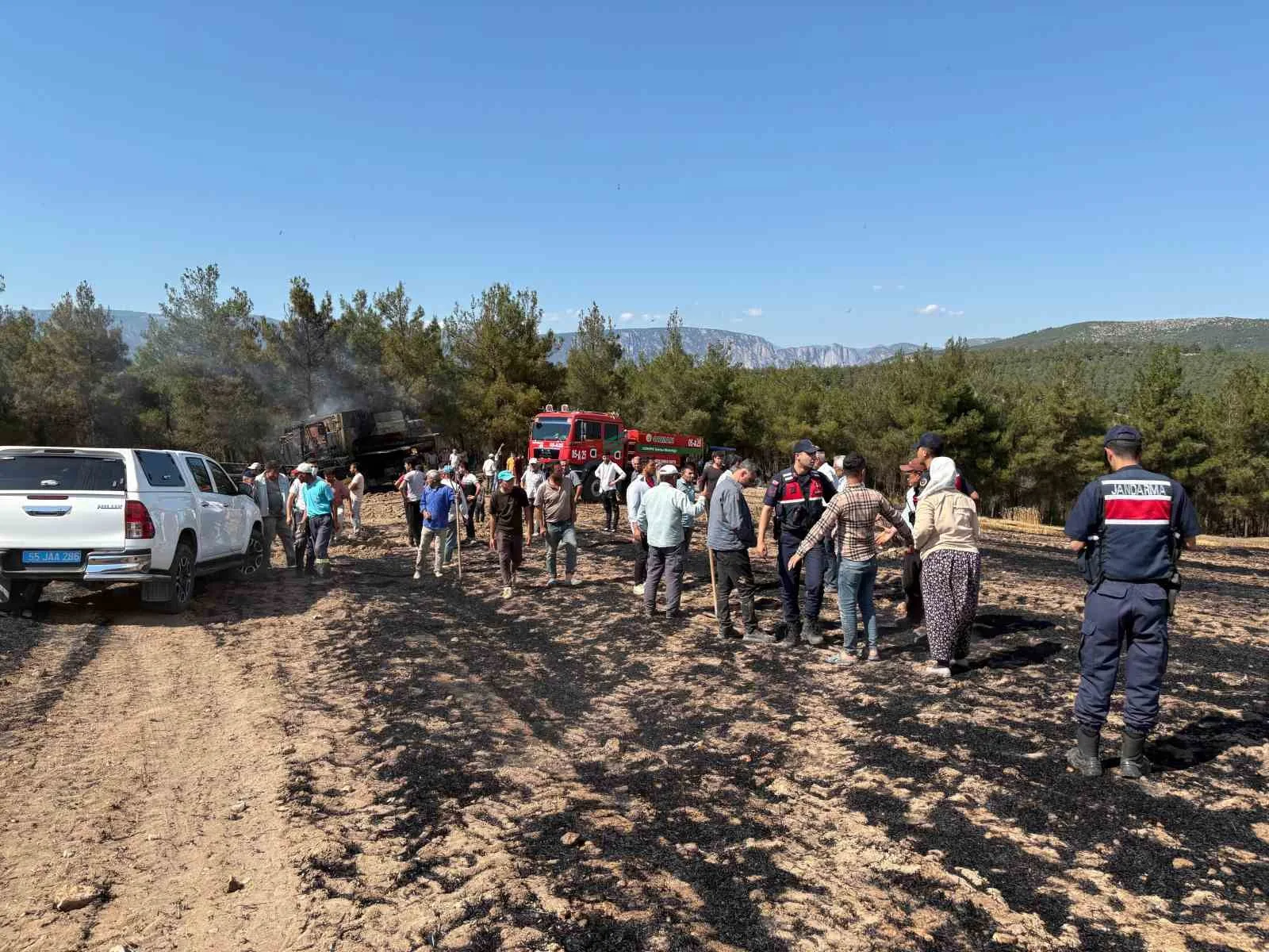 Samsun’da biçerdöverden çıkan yangın 150 dönüm ekili alanı küle çevirdi