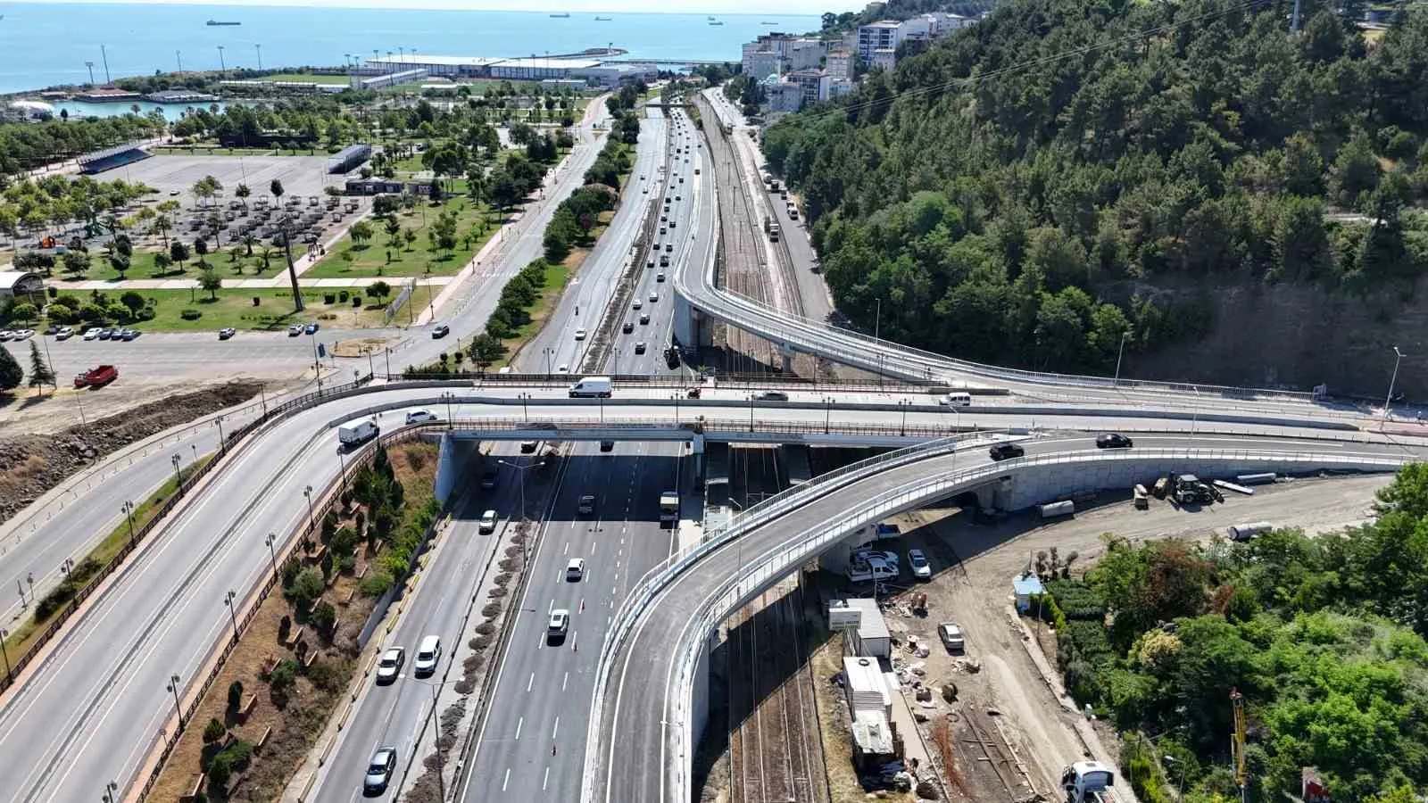 Samsun’da iki önemli bağlantı yolu trafiğe açıldı