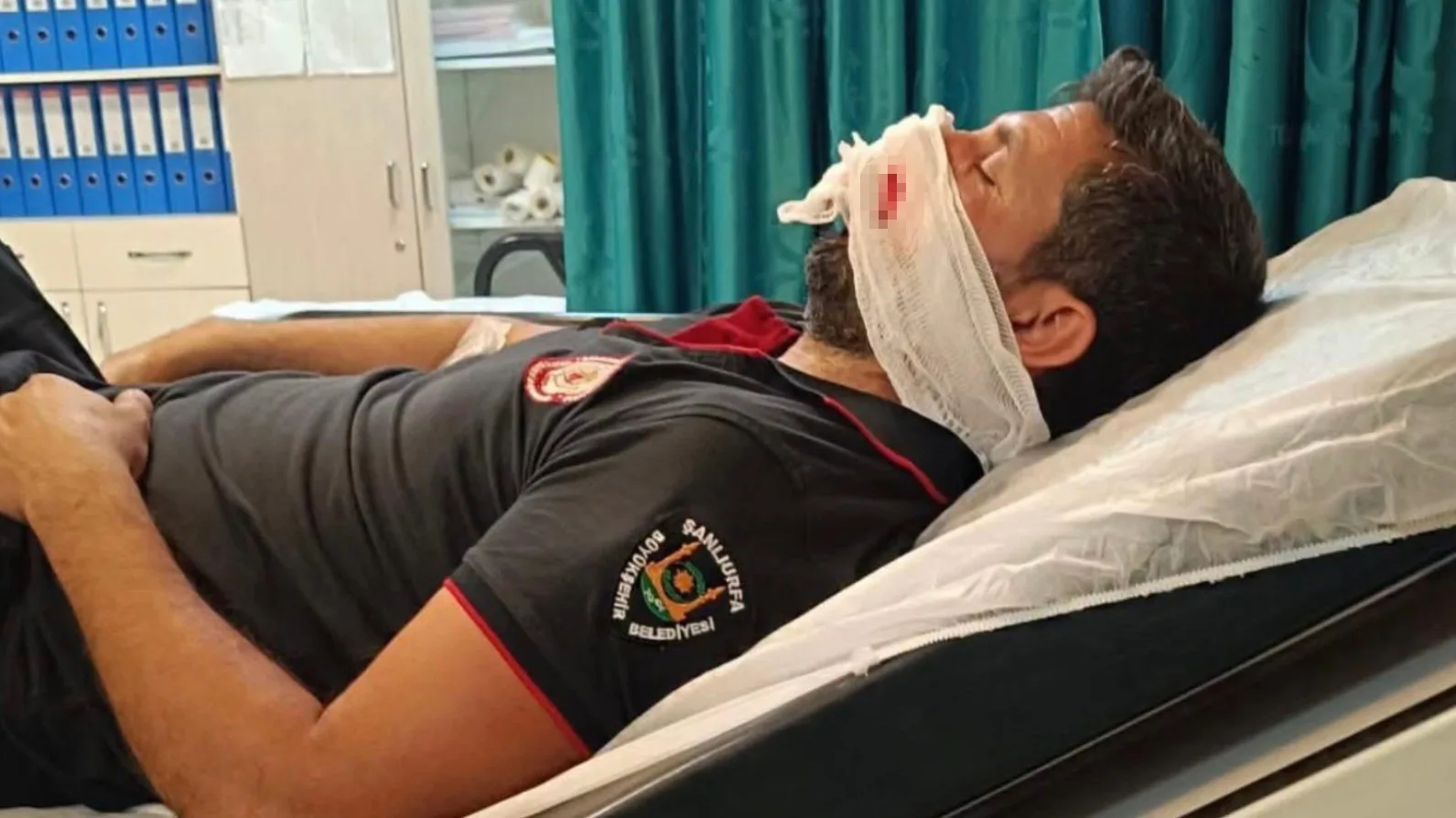 Şanlıurfa’da hava basılırken itfaiye aracının lastiği patladı: 1 yaralı