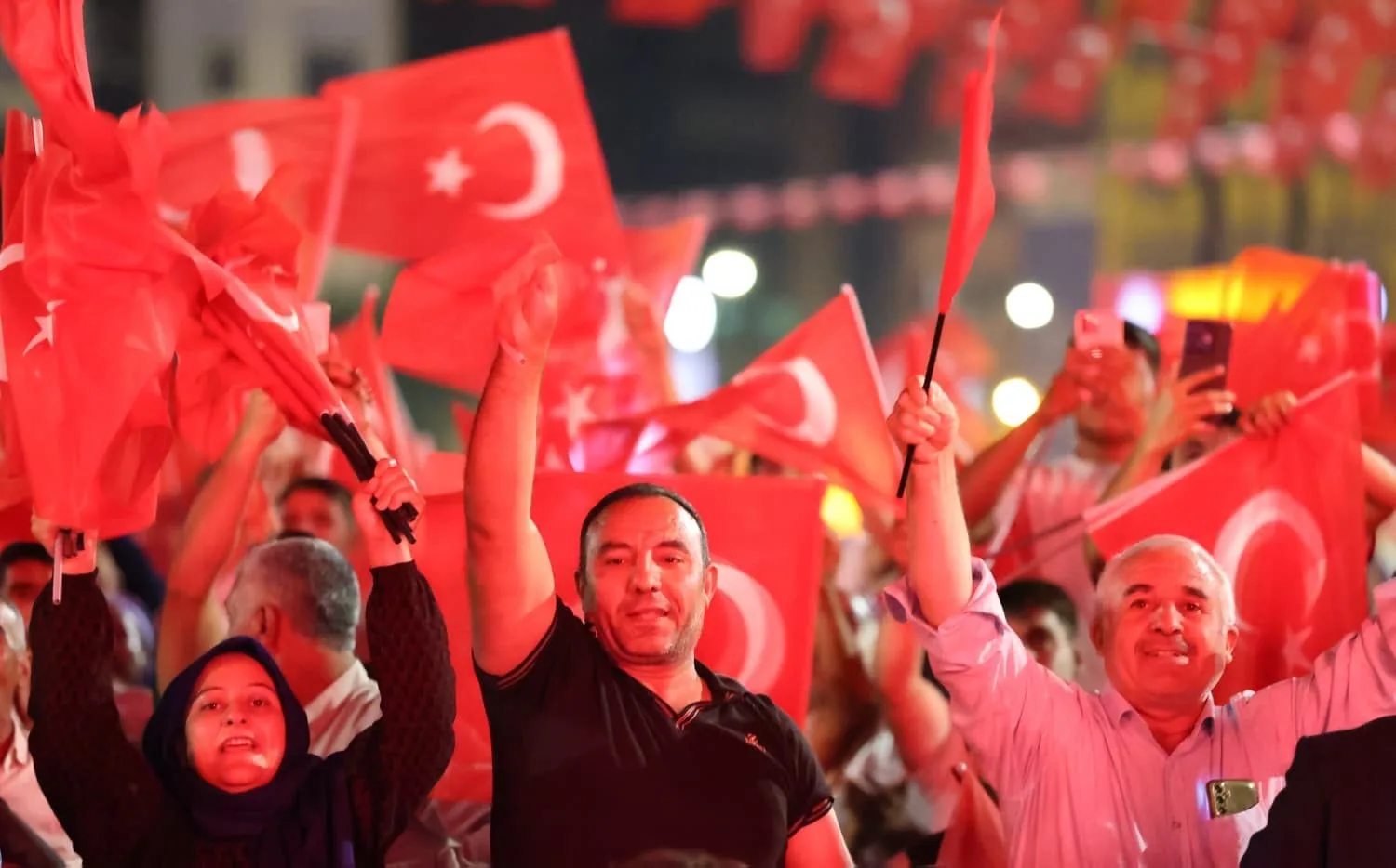 Şanlıurfa’da vatandaşlar meydanlara sığmadı