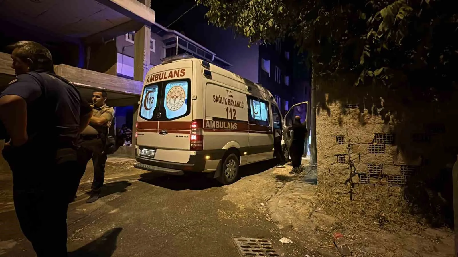 Sevgilisi ile tartışıp kendini bıçaklamaya çalışan şahıs ekipleri harekete geçirdi