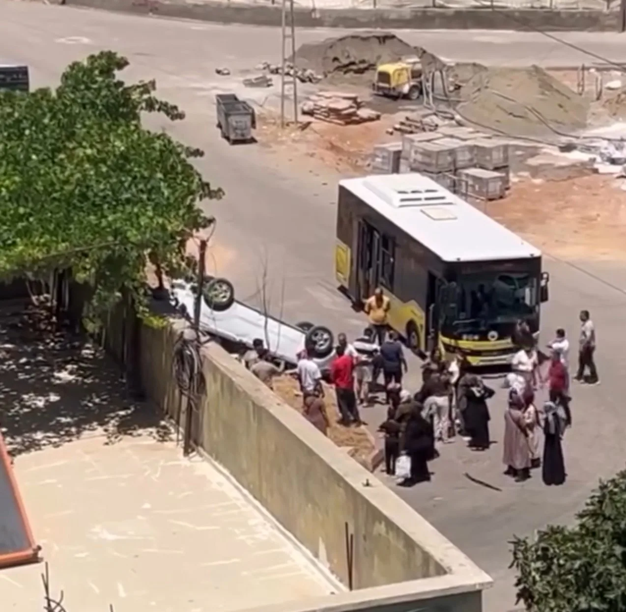 Siirt’te belediye otobüsü ile hafif ticari araç çarpıştı: 1 yaralı