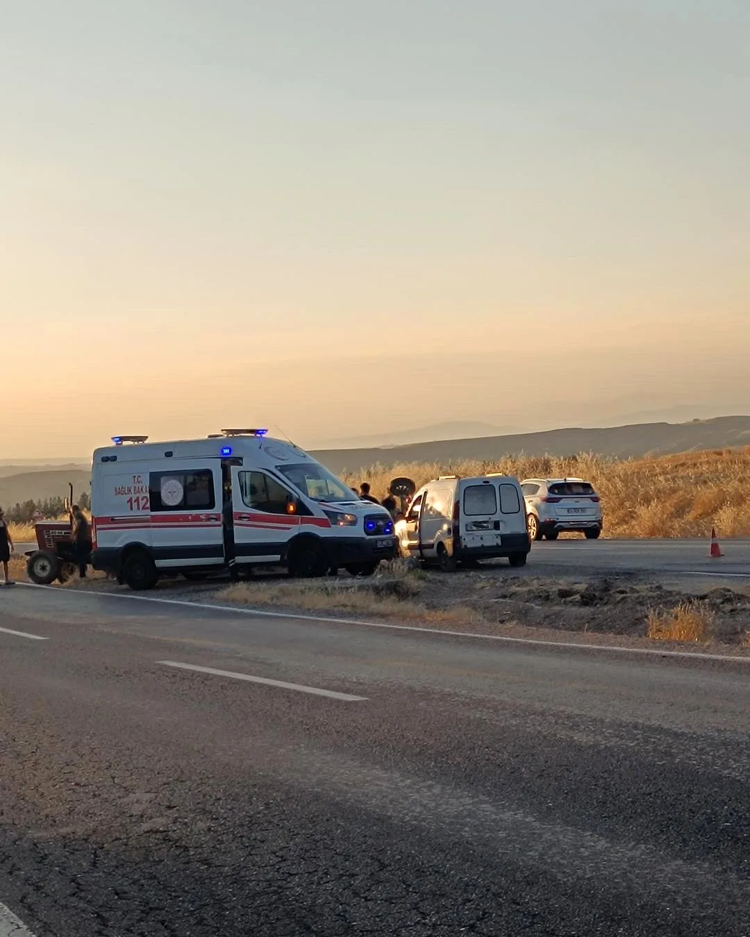 Siirt’te otomobil ile traktör çarpıştı: 2 yaralı