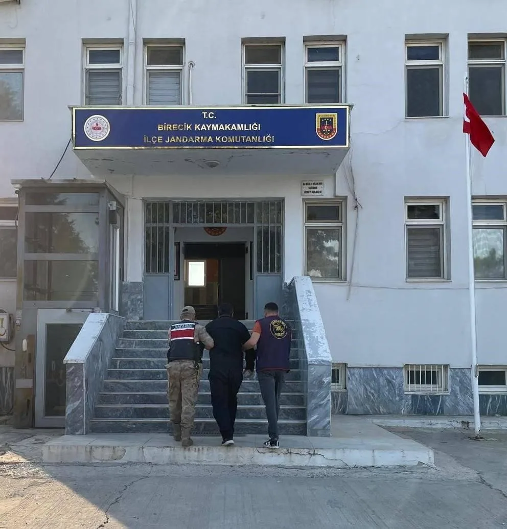 Silahla yağma suçundan aranan şahıs yakalandı