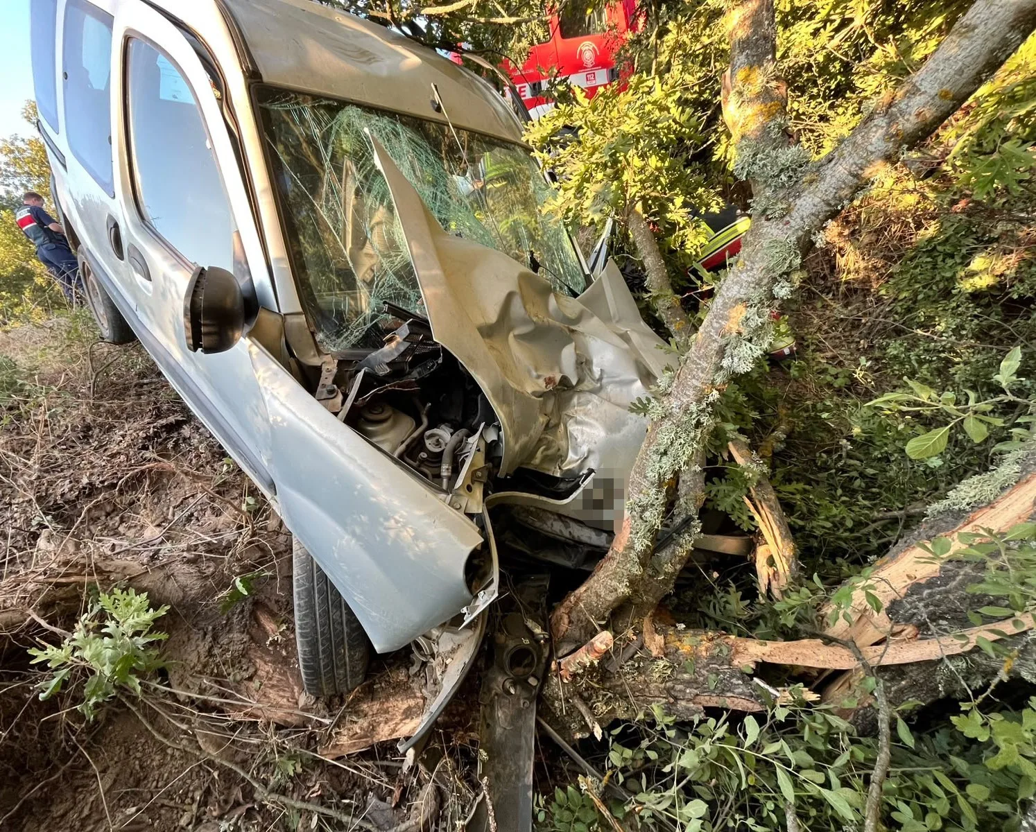 Sındırgı’da trafik kazasında sürücü sıkıştığı yerden kurtarıldı