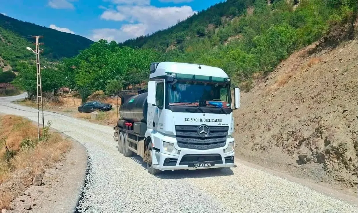 Sinop’ta köy yollarında asfalt mesaisi