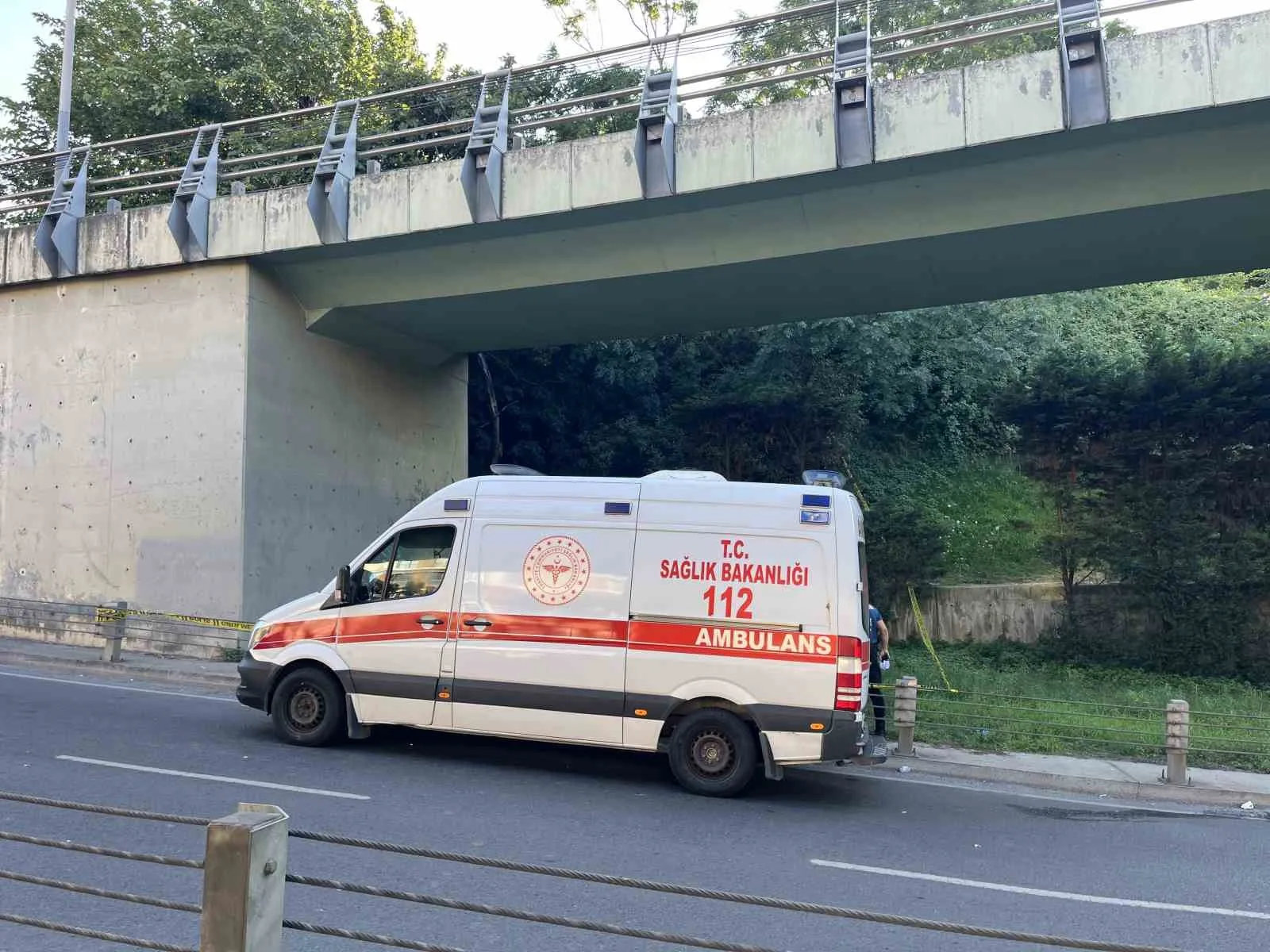 Şişli’de yol kenarındaki yeşil alanda erkek cesedi bulundu