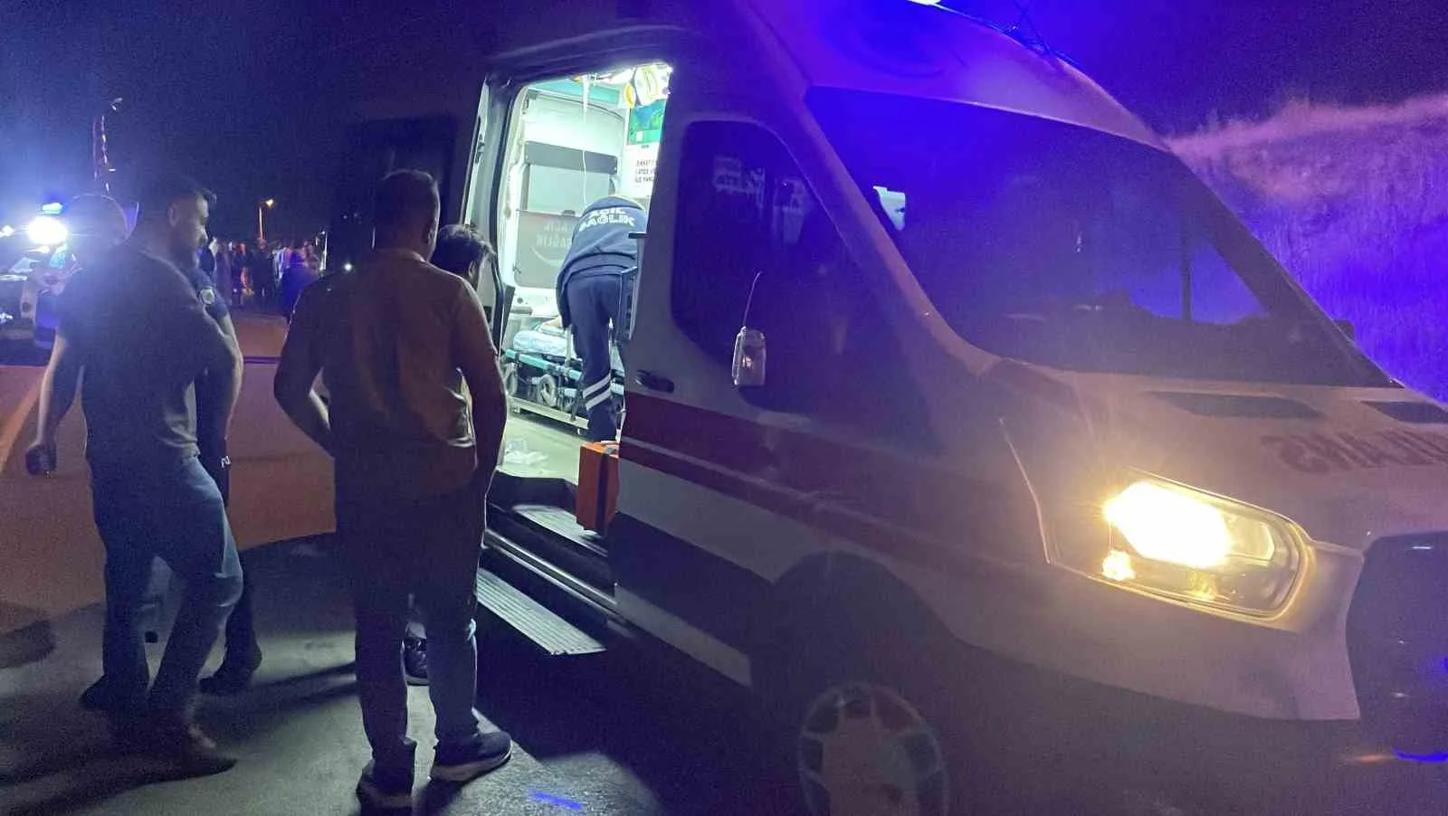 Sivas’ta 2 otomobil kafa kafaya çarpıştı: 6 yaralı