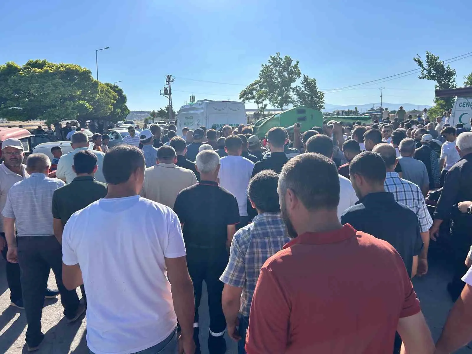 Şüphelinin minibüsle kaçarken çarptığı şahıs toprağa verildi