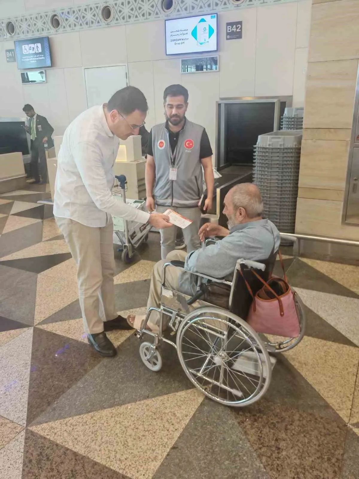 Suudi Arabistan’da yaklaşık 40 yıldır mahsur kalan Ali Baybaş Türkiye’ye doğru yola çıktı