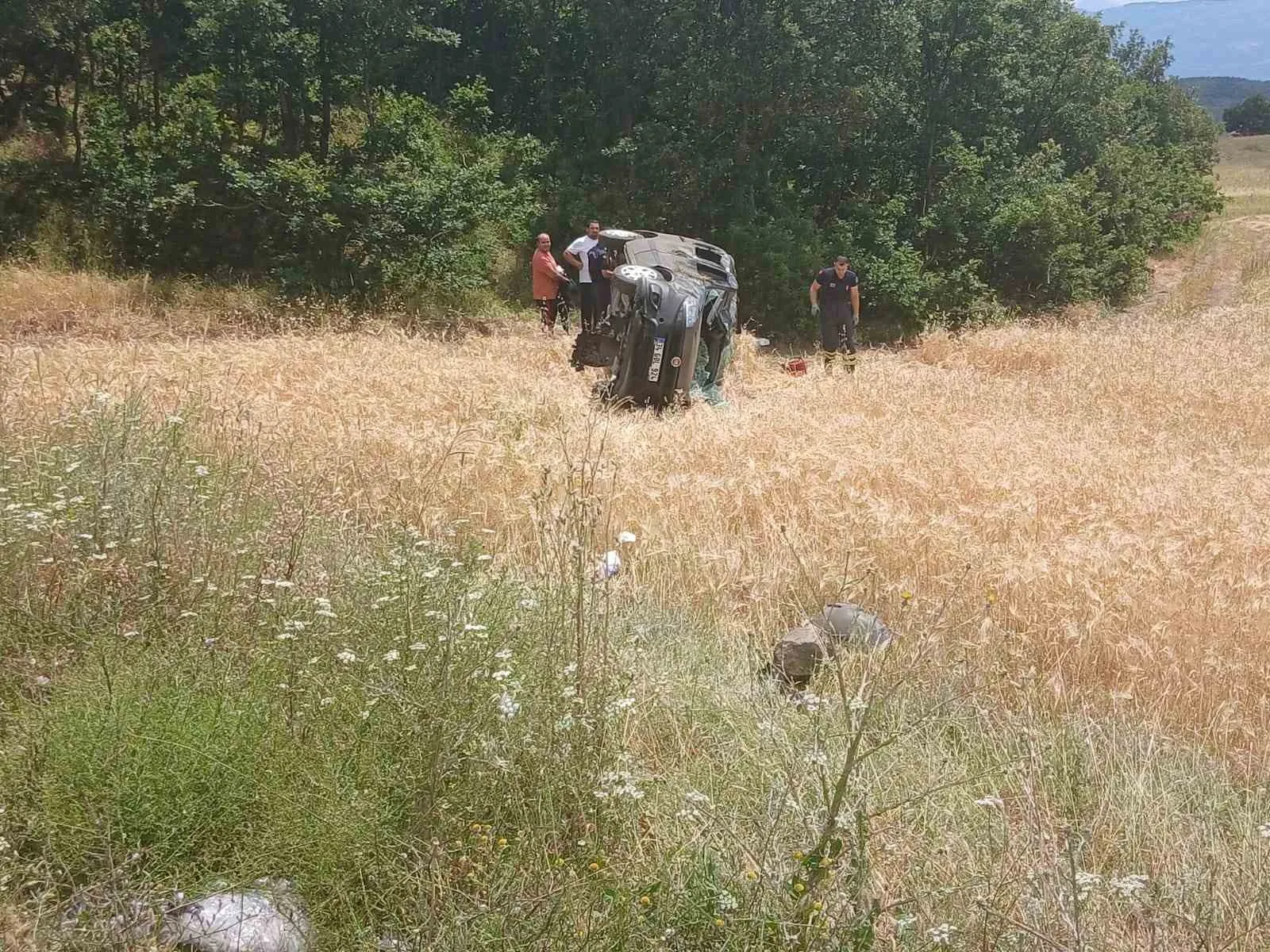 Tokat’ta kontrolden çıkan hafif ticari araç takla attı: 5 yaralı