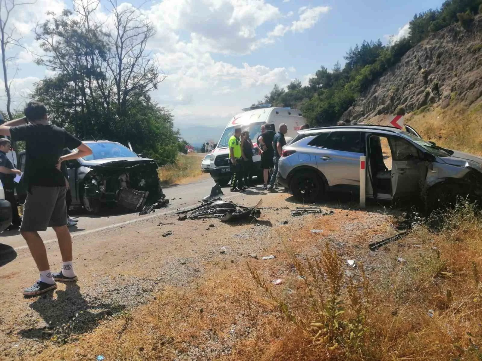 Tokat’ta otomobiller kafa kafaya çarpıştı: 10 yaralı