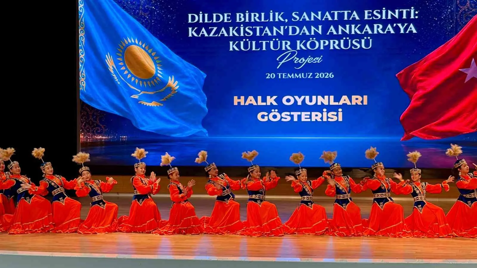 Türkiye-Kazakistan dostluğu halk oyunlarıyla sahneye taşındı