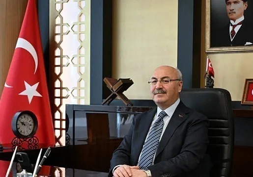 Vali Köşger, "15 Temmuz gecesi karanlığın bağrına bir ok gibi saplanıp esaret zincirlerini tek hamlede parçaladık"