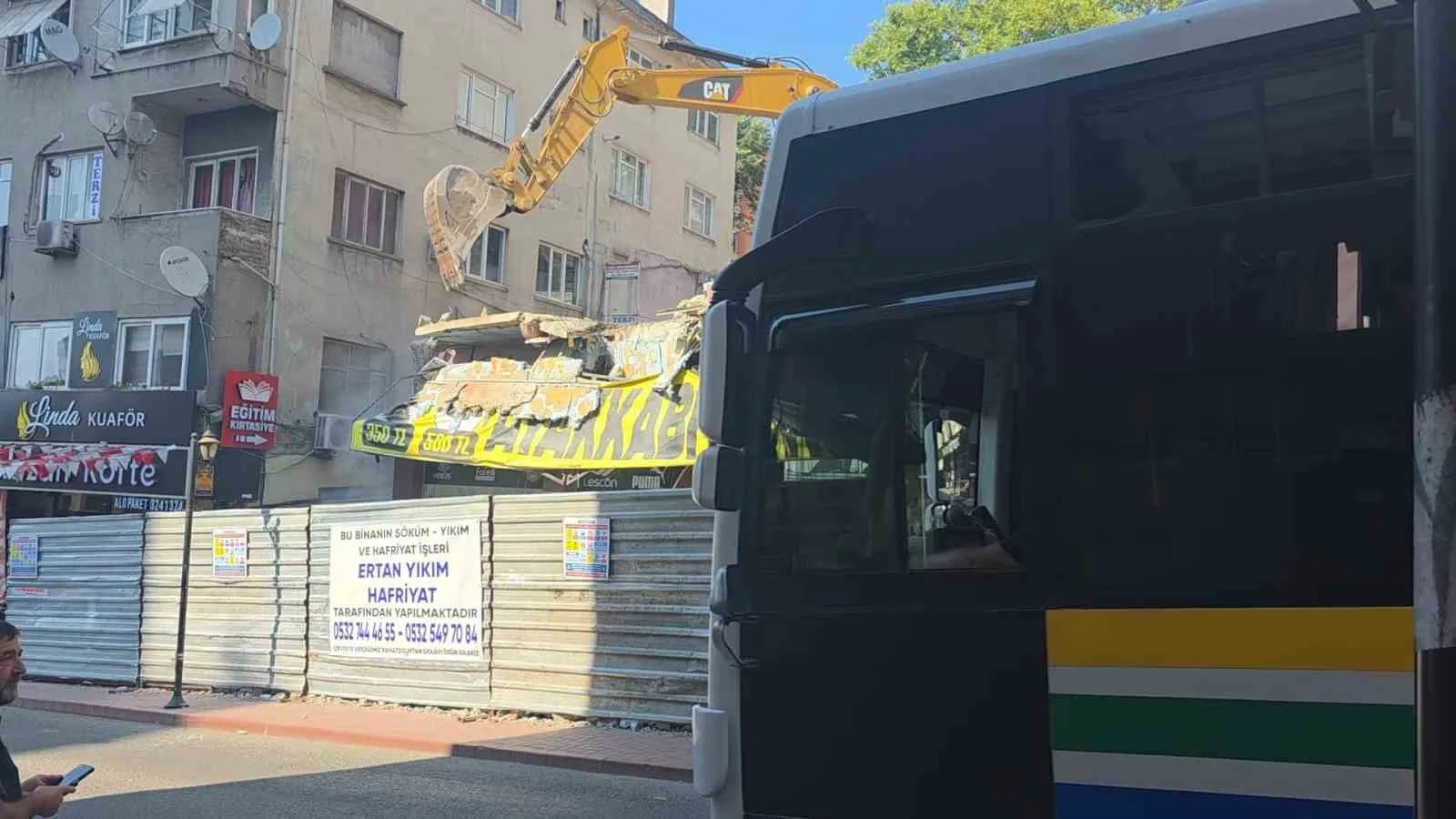 Vatandaşlardan iş yerinin yıkımında tepki