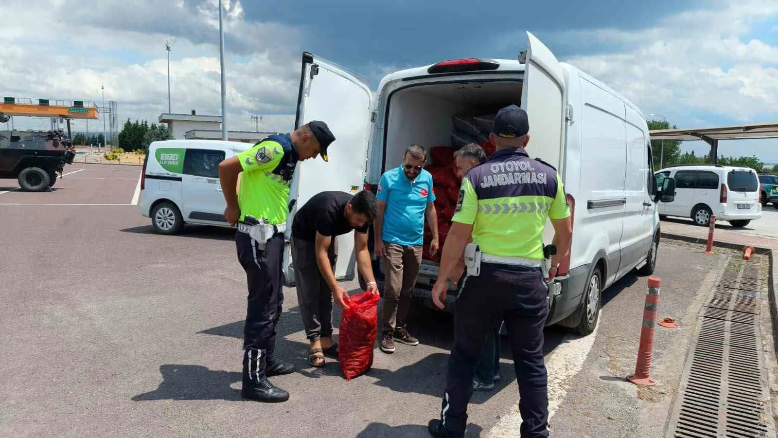 Yalova’da 3 ton kaçak midye ele geçirildi