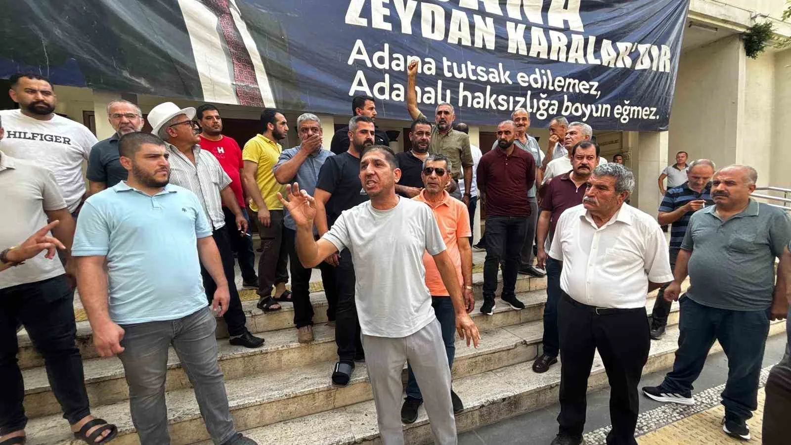 Yaşlı kadın mağdur oldu, şoförler protesto etti