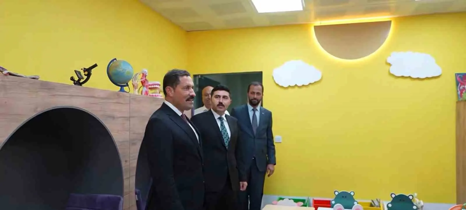 Yayladağı ilçe halk kütüphanesi hizmete açıldı